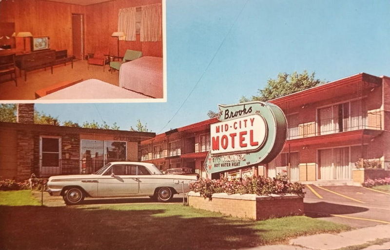 Mid-City Motel - Vintage Postcard